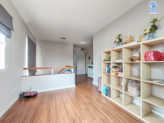 *****บ้านเดี่ยวมือสองย่านกรุงเทพฯ ม.มัณฑนา กัลปพฤกษ์-วงแหวน คุณภาพระดับ L&H เนื้อที่กว้างขวางถึง 53.6 ตร.ว. ฟังก์ชัน 3 ห้องนอน 3 ห้องน้ำ 2 ที่จอดรถ บนทำเลเดินทางสะดวก ติดถ.กาญจนาภิเษก ใกล้รถไฟฟ้าสายสีน้ำเงิน "สถานีหลักสอง" และทางด่วน "ศรีรัช" จองเลย!